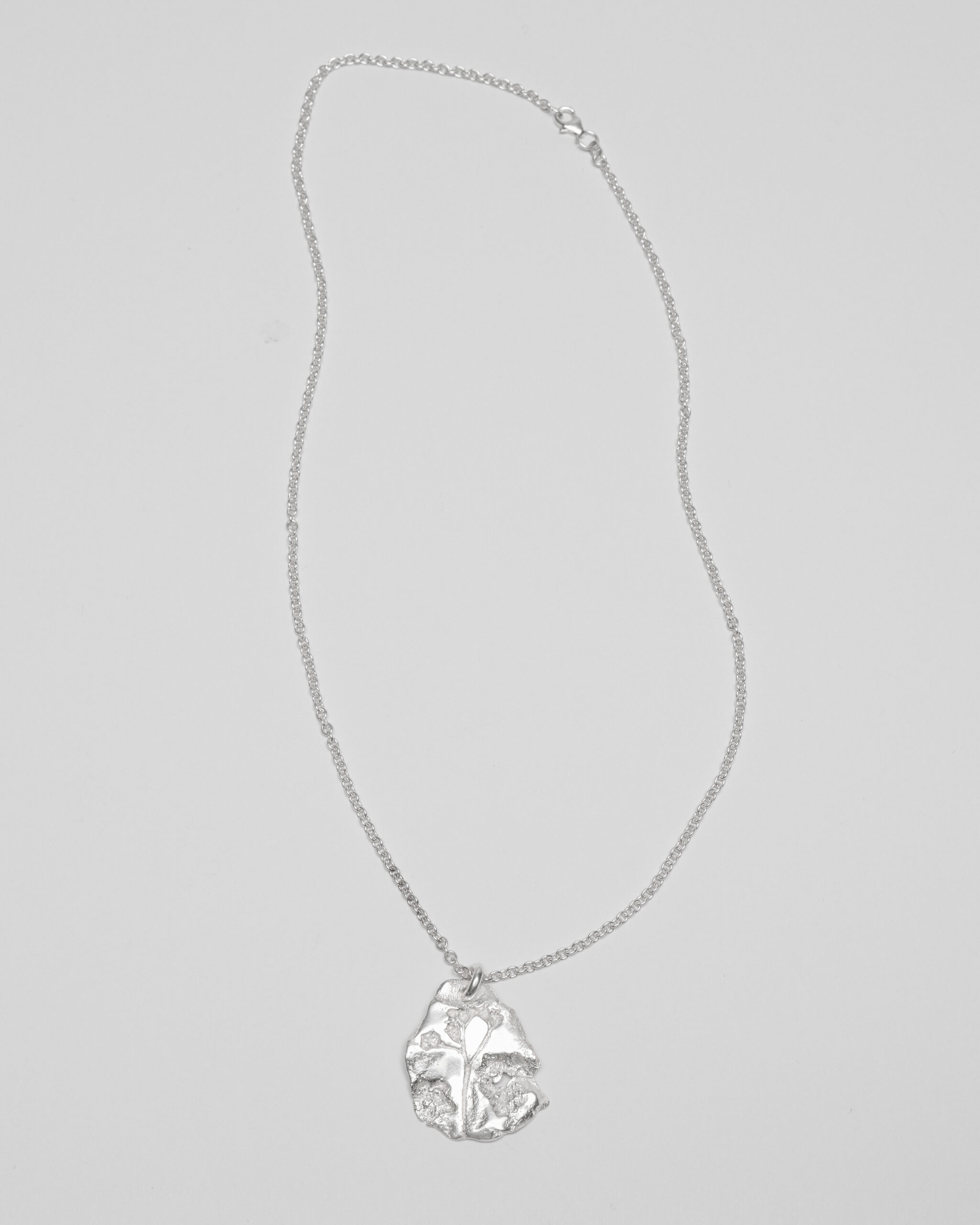 Flower imprint necklace